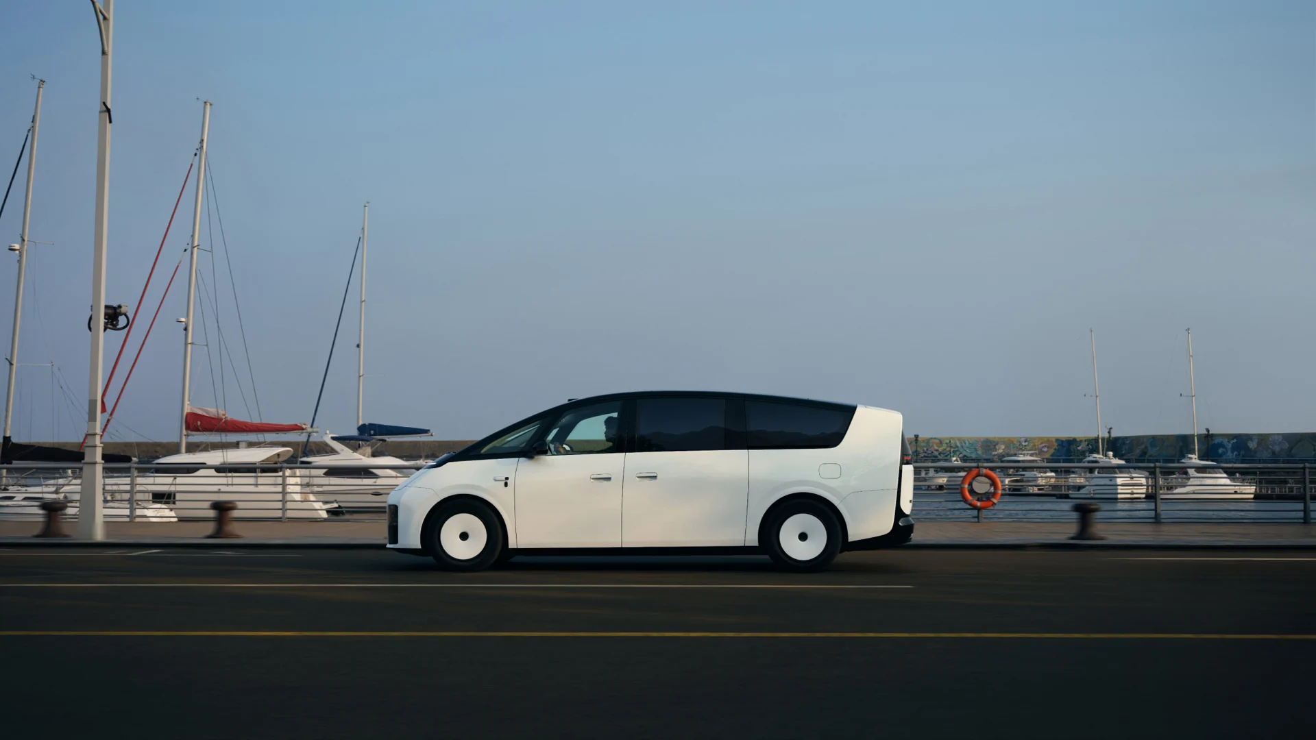 Li Auto MEGA · Exterior